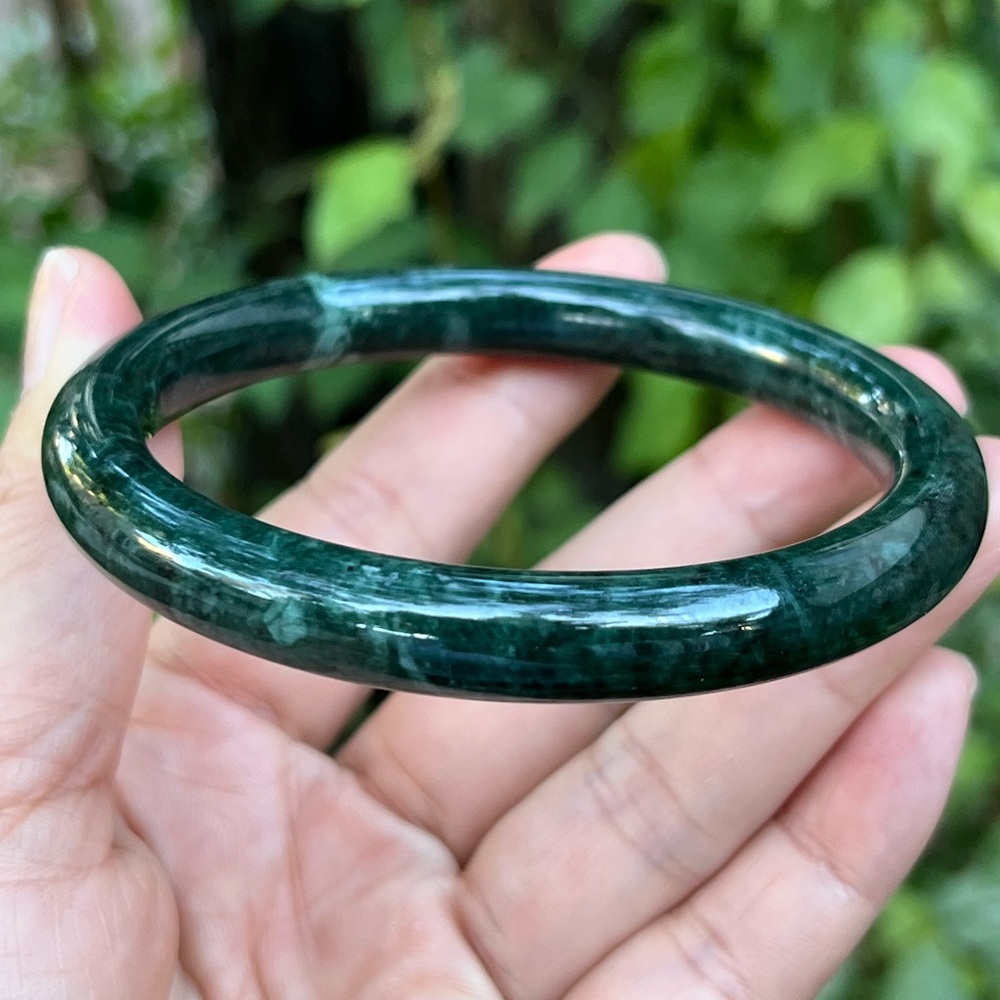 64mm inner diameter skinny dark green xiuyu jade bangle - Picture 2 of 9